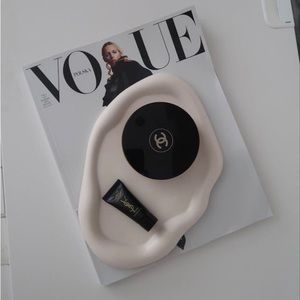 Minimalist cloud tray